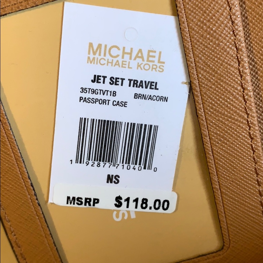 Sale ๐ Michael Kors Passport Holder Wallet case - Picture 8 of 12